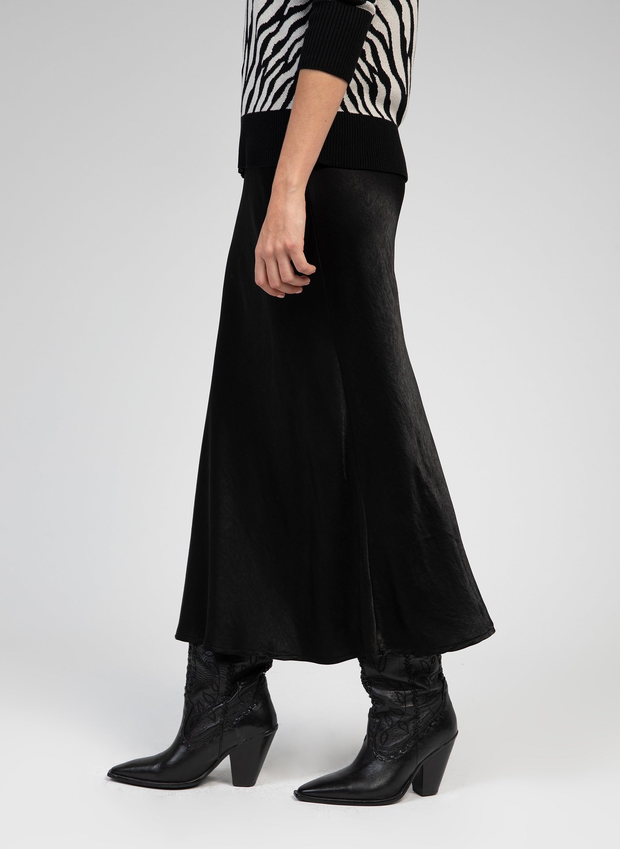 FALDA GALVINA MIDI negra