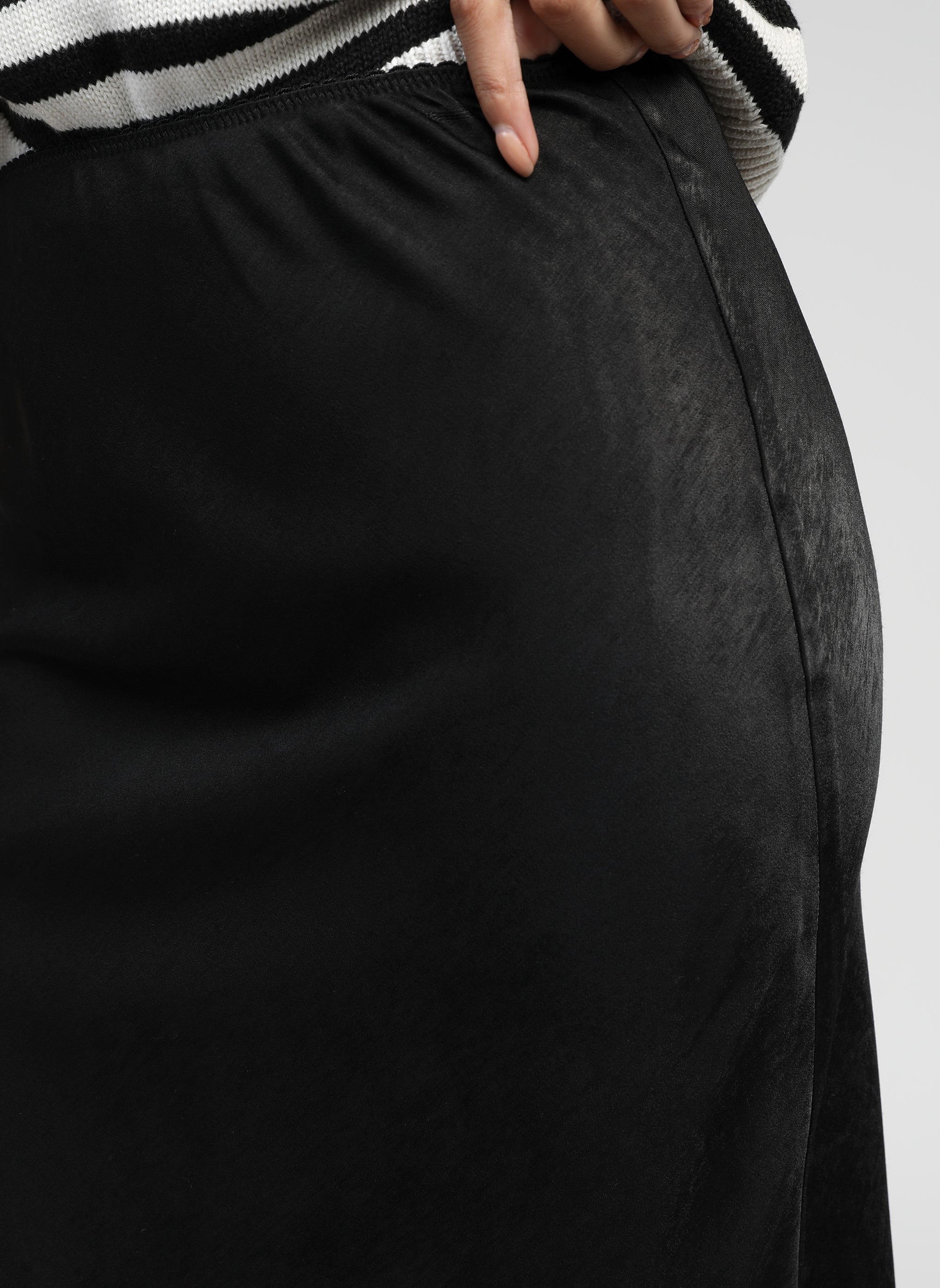 GALVINE MIDI SKIRT black