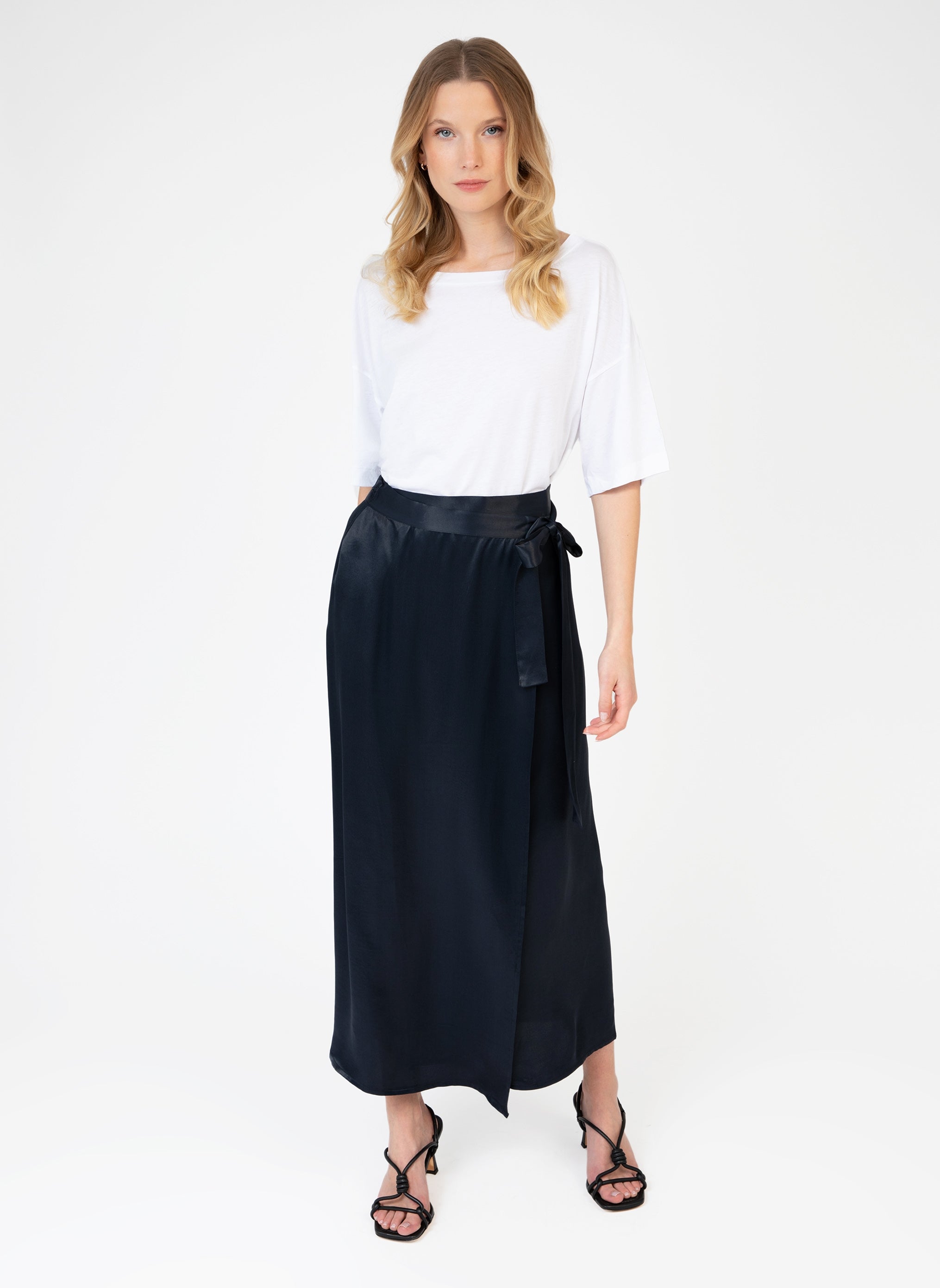 GIA MIDI SKIRT black