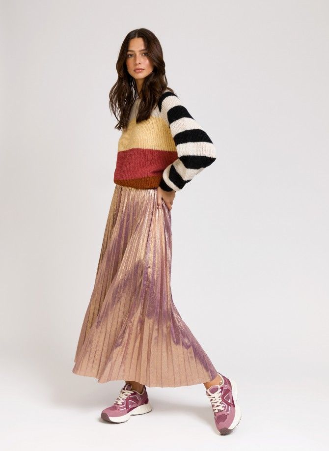 Pleated and iridescent maxi...