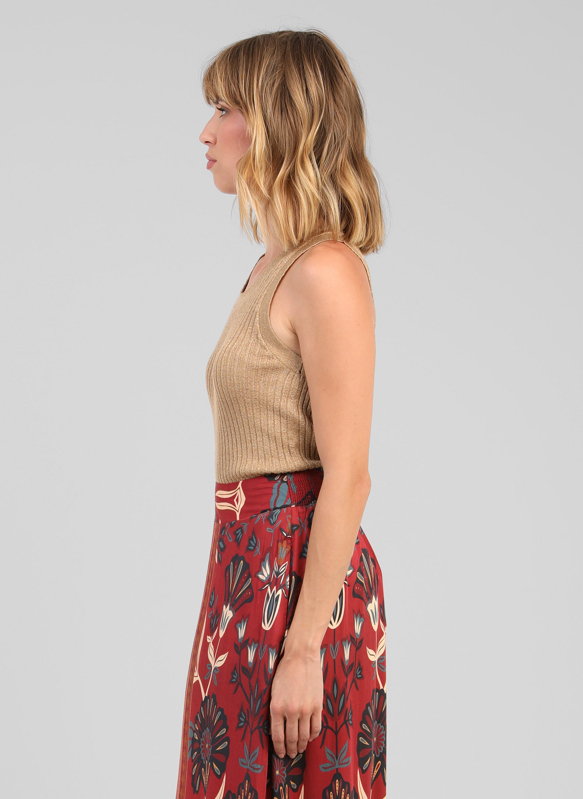 CAMISETA SIN MANGAS LAYA color camel