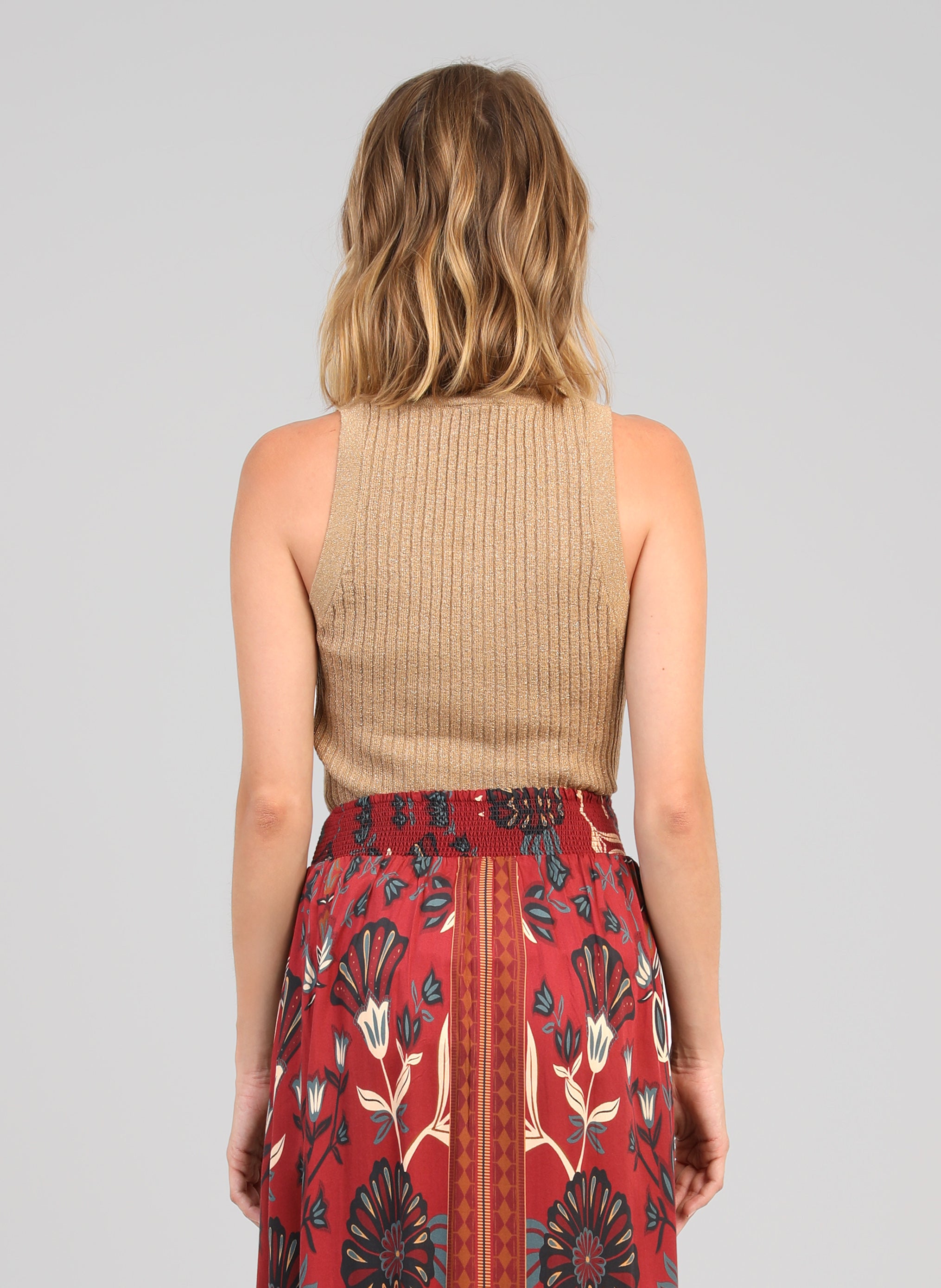 CAMISETA SIN MANGAS LAYA color camel