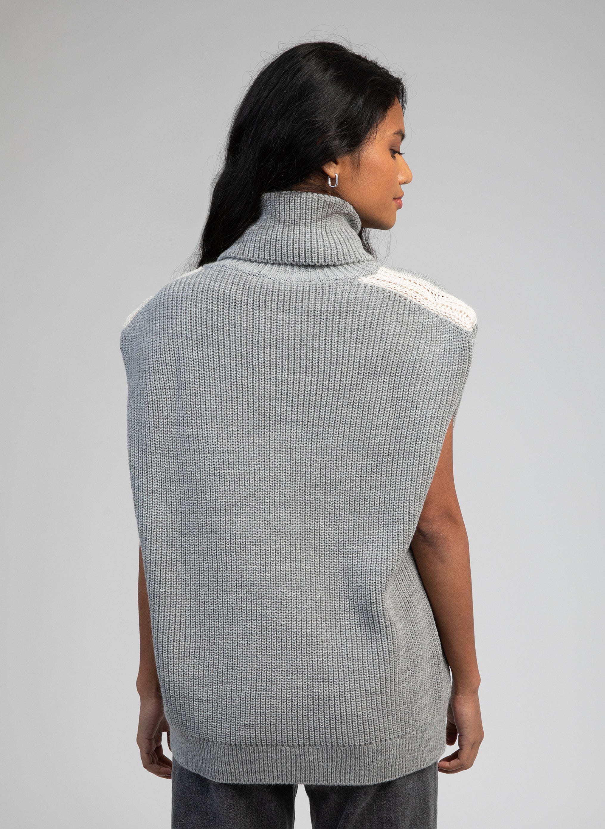 LARIANA CHINA GREY PULL